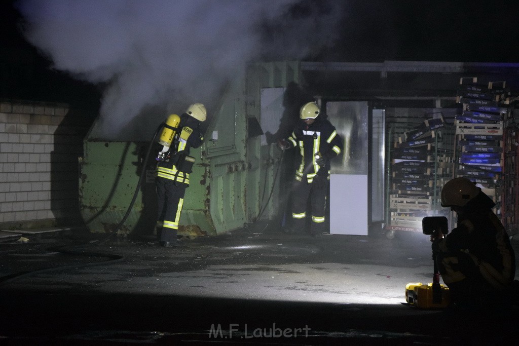 Feuer Papp Presscontainer Koeln Hoehenberg Bochumerstr P021.JPG - Miklos Laubert